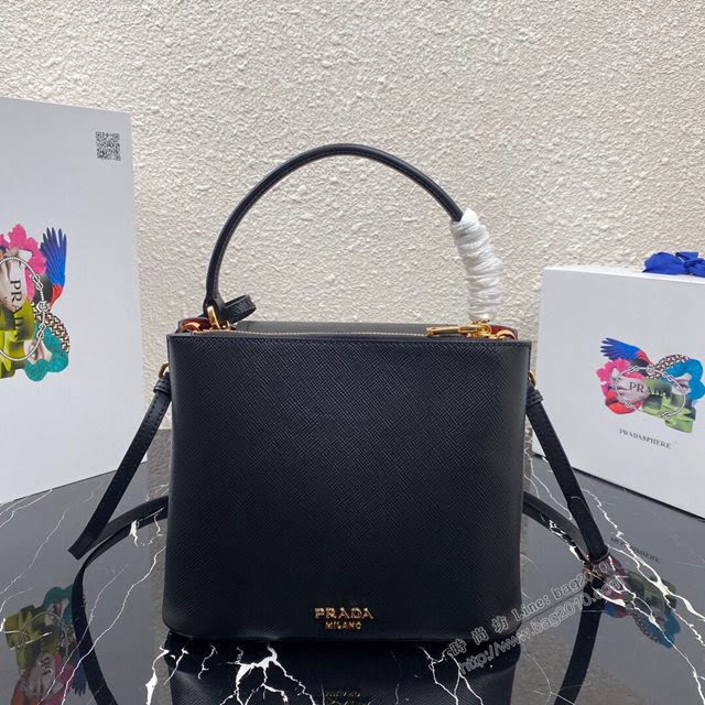 prada女包 普拉達2020專櫃爆款 1BN012 Prada十字紋牛皮肩背女包 Prada手提水桶包  pyd2338